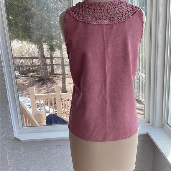 Dana Buchman Women's Pink Sleeveless Top With Crochet Neck, Size Petite Large - Picture 4 of 8